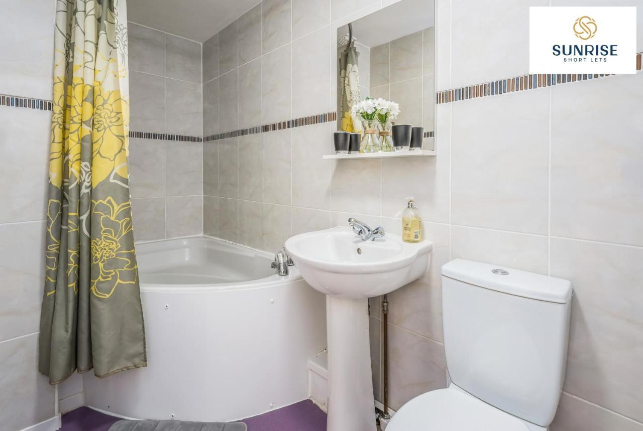 The Law, Has 4 Rooms With Tvs, 2 Bathrooms, Central, Free Parking, Fully Equipped, Contractor And Trades Favourite, 5 Mins To Centre - Long Stays, Invoice And Reduced Price Are Only Via Sunrise Short Lets Dundee Buitenkant foto
