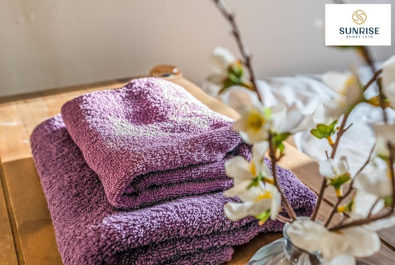 The Law, Has 4 Rooms With Tvs, 2 Bathrooms, Central, Free Parking, Fully Equipped, Contractor And Trades Favourite, 5 Mins To Centre - Long Stays, Invoice And Reduced Price Are Only Via Sunrise Short Lets Dundee Buitenkant foto