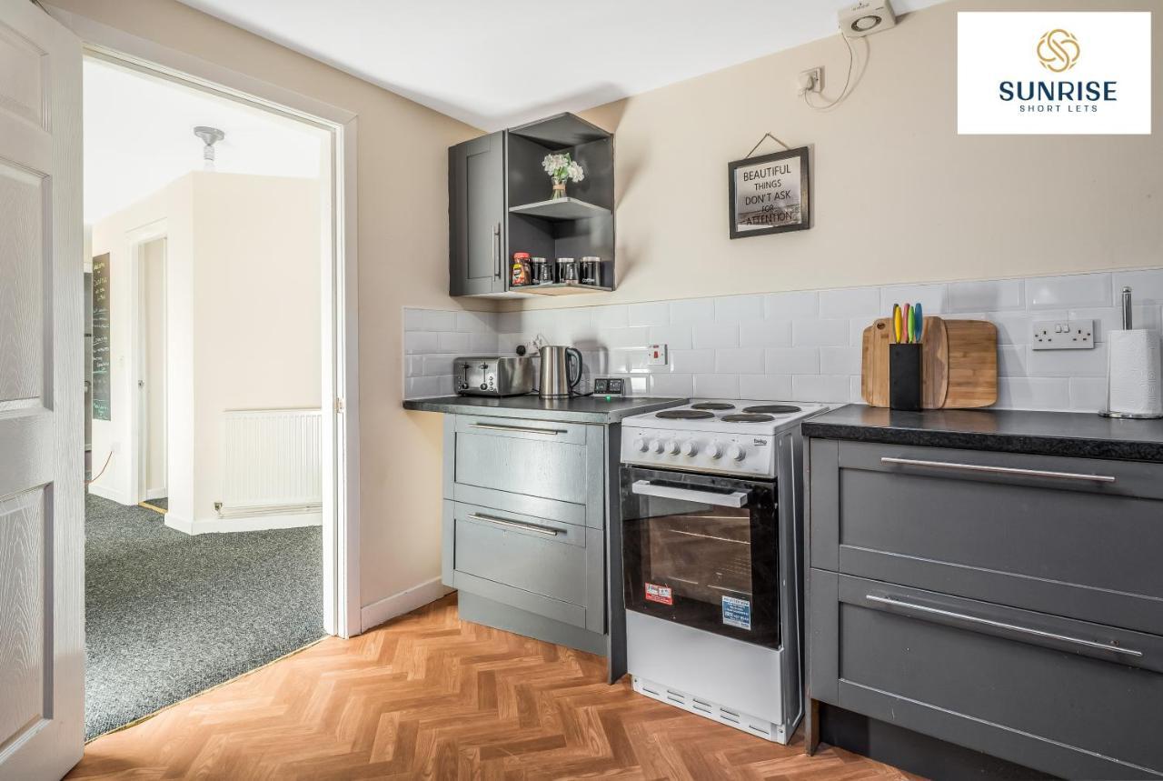 The Law, Has 4 Rooms With Tvs, 2 Bathrooms, Central, Free Parking, Fully Equipped, Contractor And Trades Favourite, 5 Mins To Centre - Long Stays, Invoice And Reduced Price Are Only Via Sunrise Short Lets Dundee Buitenkant foto