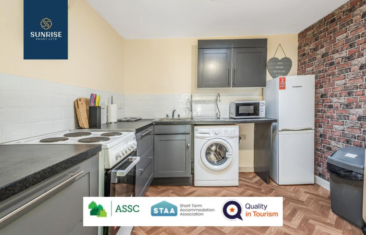 The Law, Has 4 Rooms With Tvs, 2 Bathrooms, Central, Free Parking, Fully Equipped, Contractor And Trades Favourite, 5 Mins To Centre - Long Stays, Invoice And Reduced Price Are Only Via Sunrise Short Lets Dundee Buitenkant foto