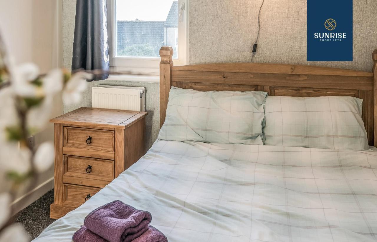 The Law, Has 4 Rooms With Tvs, 2 Bathrooms, Central, Free Parking, Fully Equipped, Contractor And Trades Favourite, 5 Mins To Centre - Long Stays, Invoice And Reduced Price Are Only Via Sunrise Short Lets Dundee Buitenkant foto